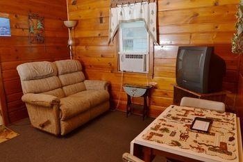 Lucky Horseshoe Cabins Hotel Au Sable Exterior photo