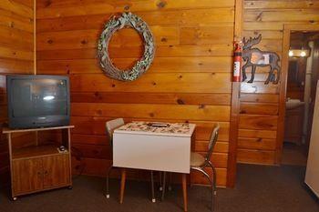 Lucky Horseshoe Cabins Hotel Au Sable Exterior photo